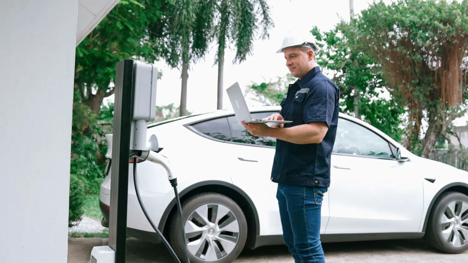 Wartung Ladepunkte koordinieren , Serviceeinsätze E-Mobilität steuern , Prüfprotokolle digital Ladeinfrastruktur , Störungserfassung Ladesäulen , Mobile Technikerplanung E-Service